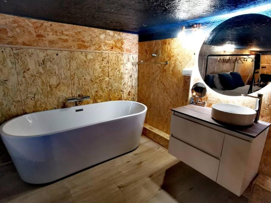 Bathroom, Bath