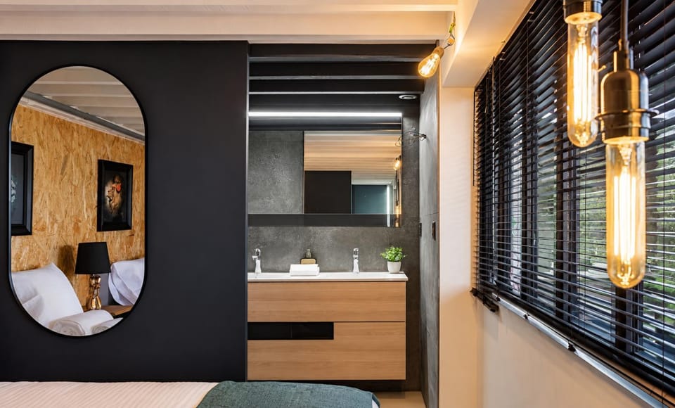 Bed, Bathroom, Photo of the whole room, Bedroom, towels