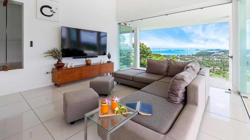 Natural landscape, TV and multimedia, View (from property/room), Balcony/Terrace, Living room, Seating area, Dining area, Evening entertainment, Mountain view, Sea view