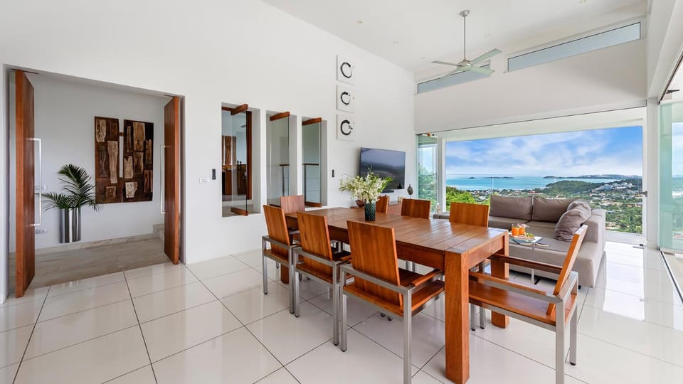 Natural landscape, TV and multimedia, View (from property/room), Balcony/Terrace, Living room, Seating area, Dining area, Mountain view