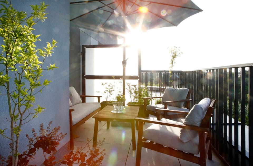 Natural landscape, View (from property/room), Balcony/Terrace, Seating area, Garden view