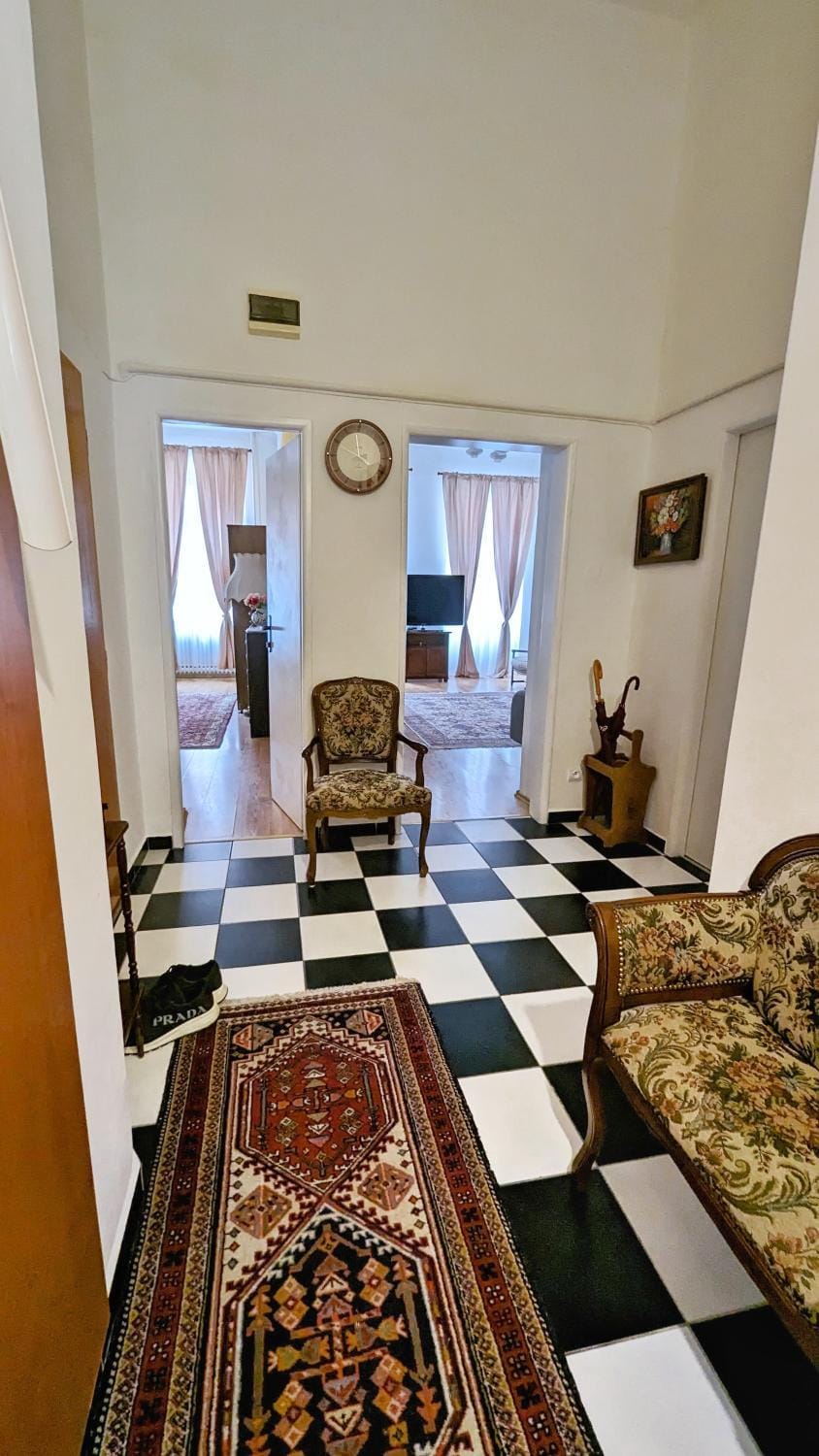 Living room, Photo of the whole room
