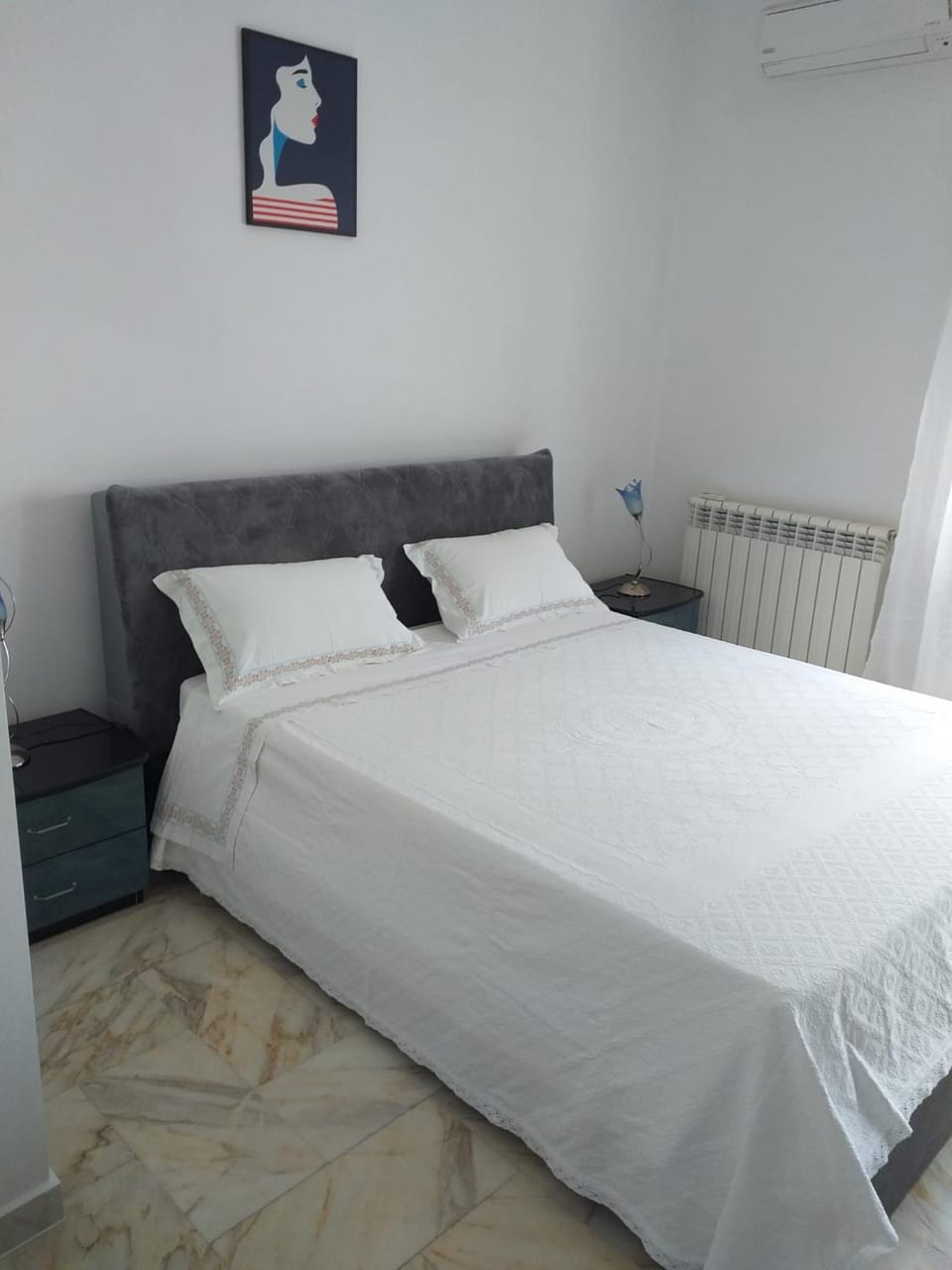 Photo of the whole room, Bedroom