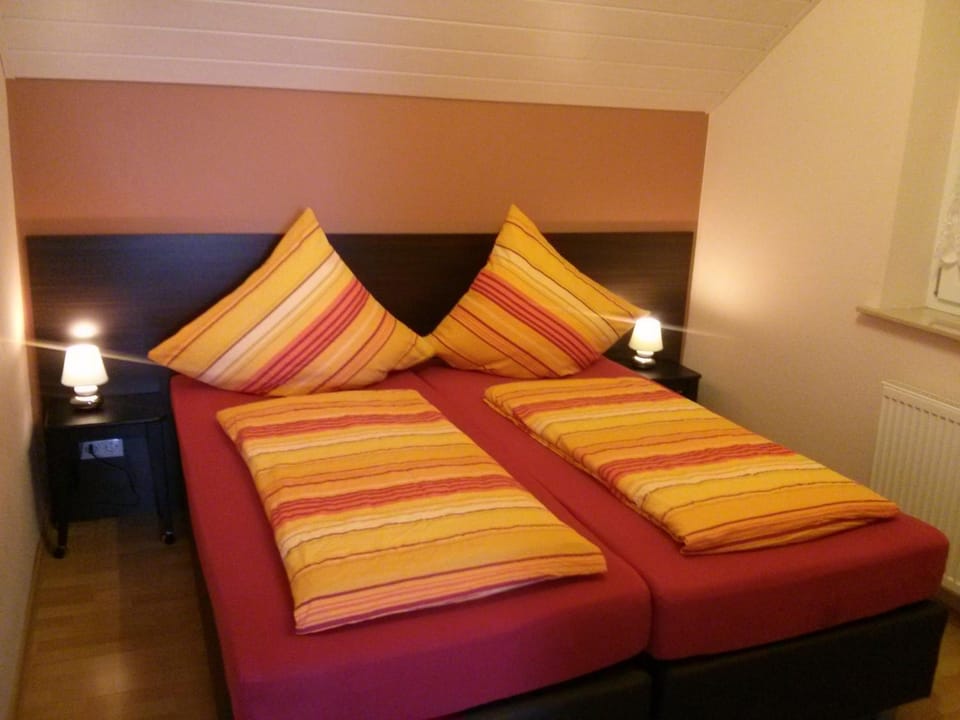 Bed, Photo of the whole room, Decorative detail, Bedroom, On site