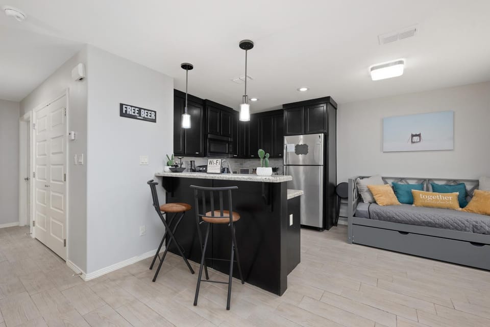 Kitchen or kitchenette, Seating area