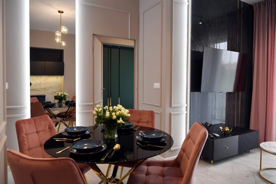 Communal lounge/ TV room, Living room, Dining area