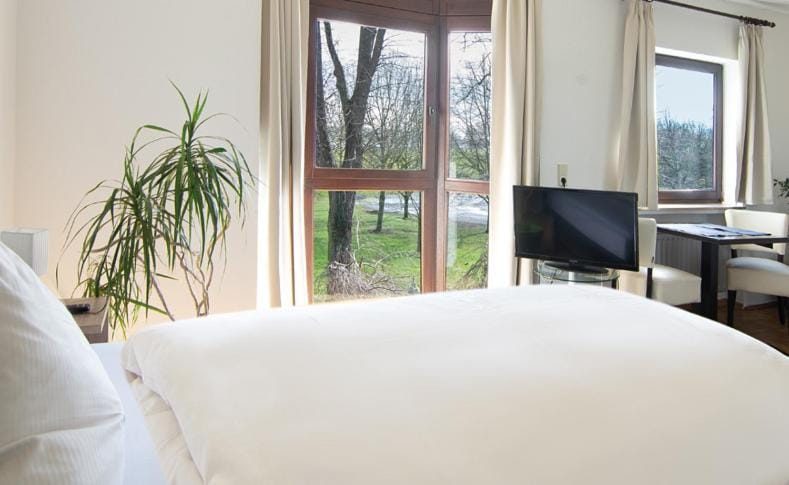 Staff, View (from property/room), Living room, Photo of the whole room, Bedroom, River view