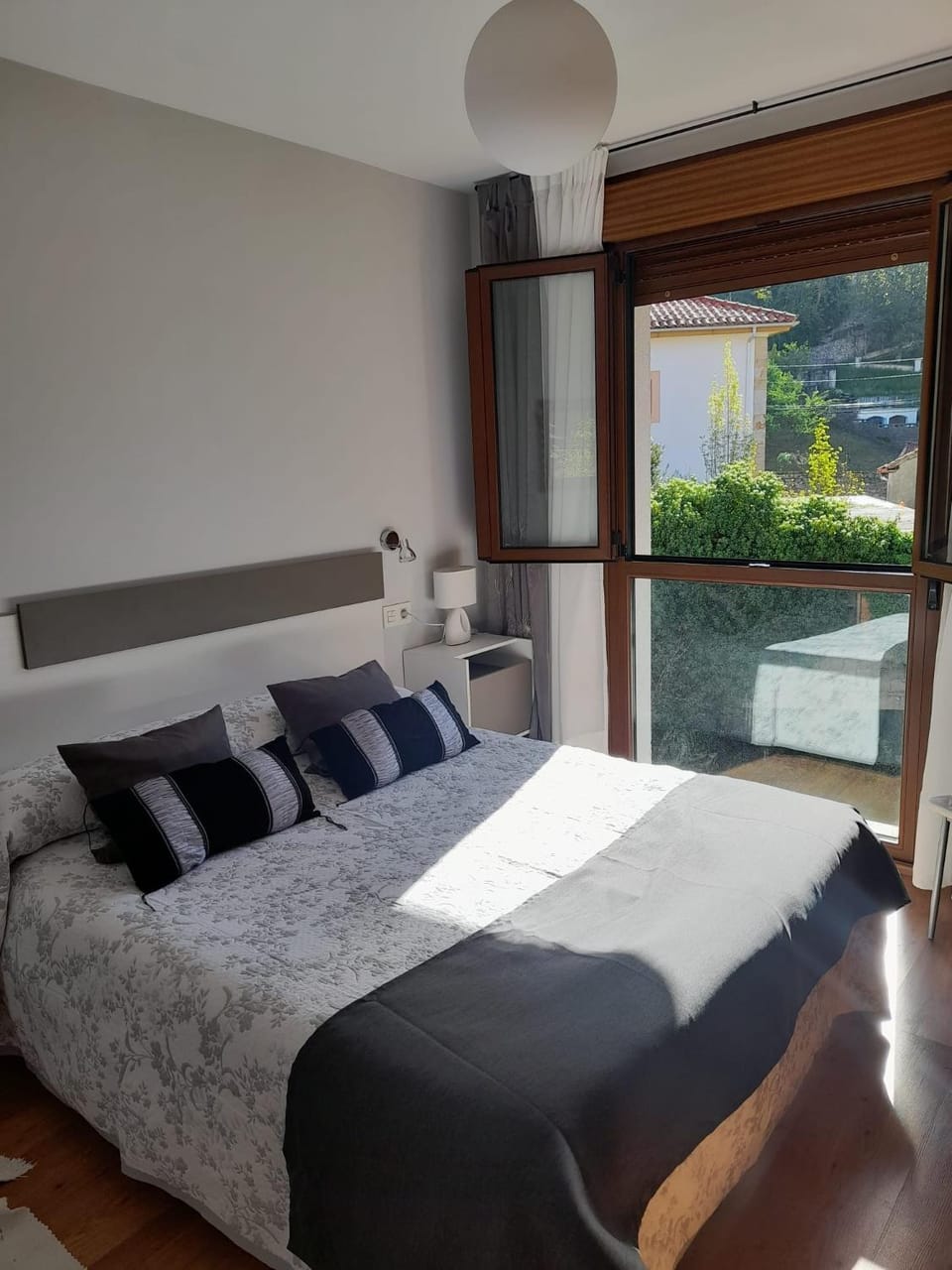 Bed, Balcony/Terrace, Photo of the whole room, Bedroom