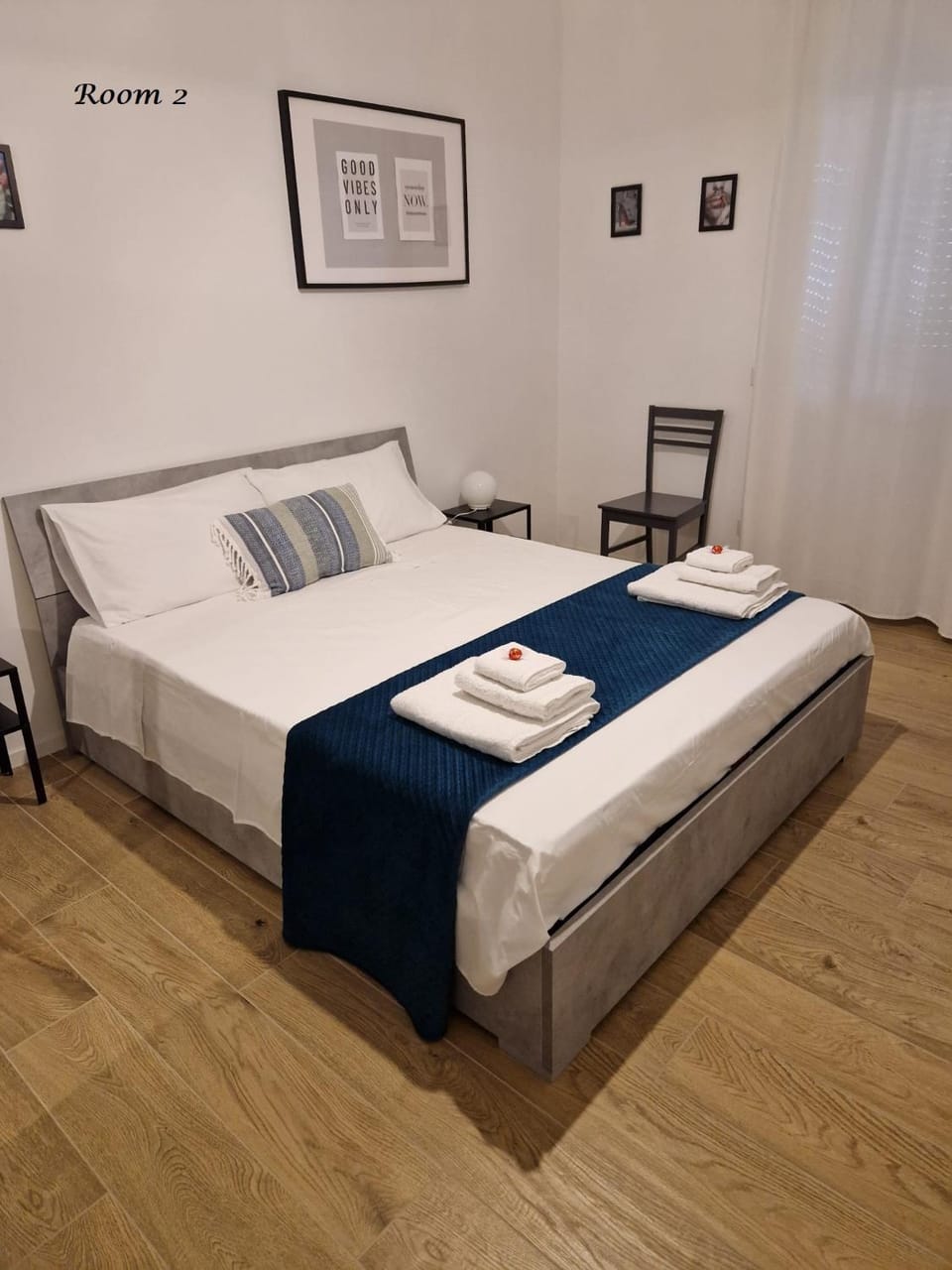 Bed, Photo of the whole room, Bedroom, hair dresser, towels