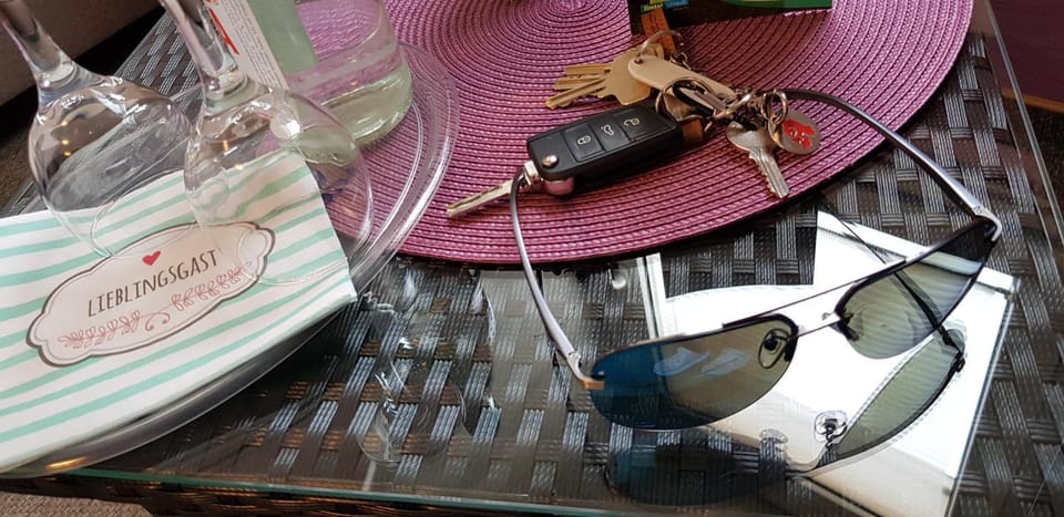 Other, Decorative detail, Seating area, Drinks