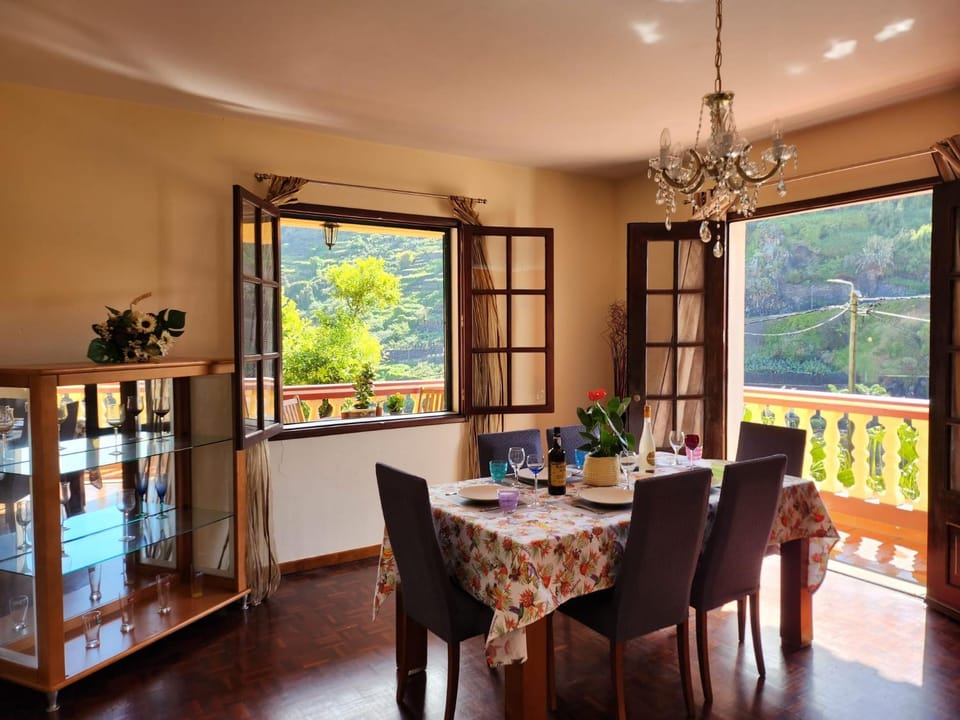 Natural landscape, View (from property/room), Balcony/Terrace, Living room, Seating area, Dining area