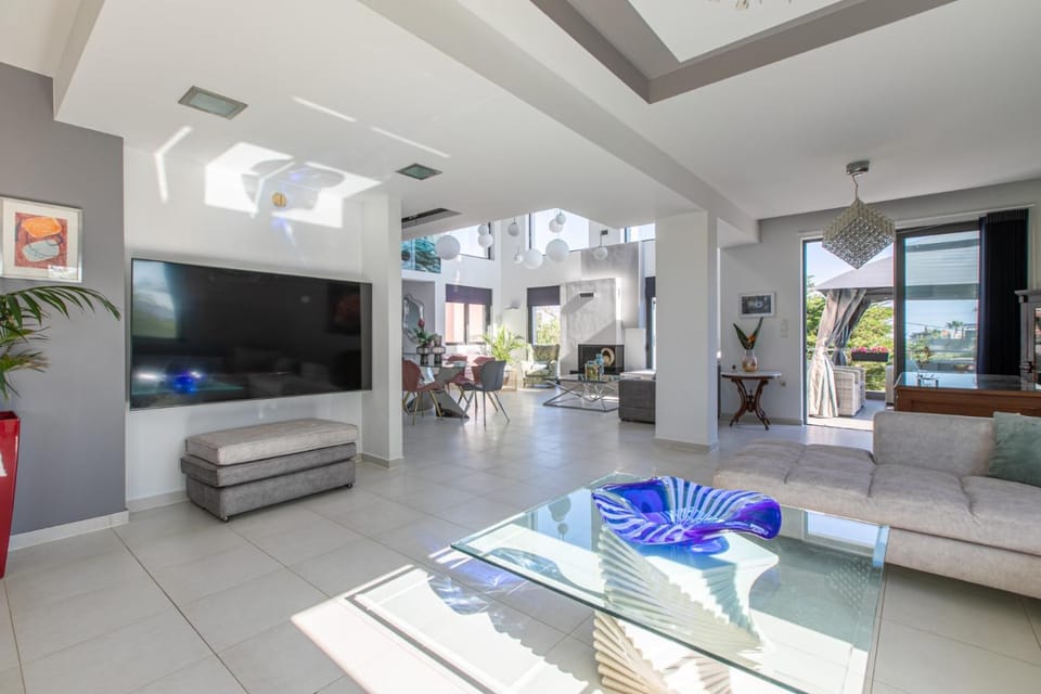 TV and multimedia, Living room