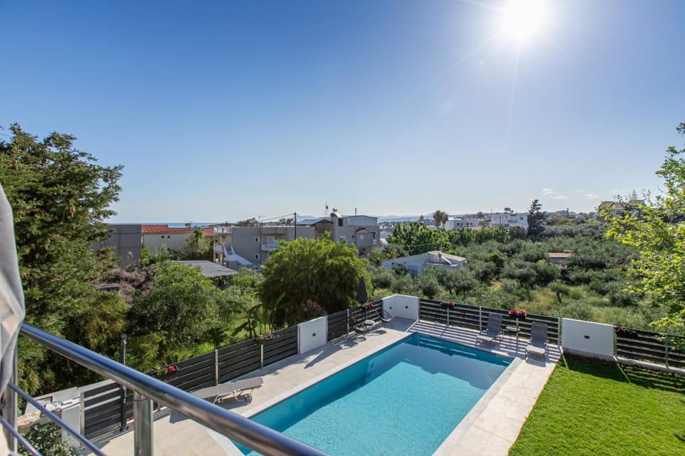 Pool view, Swimming pool, sunbed