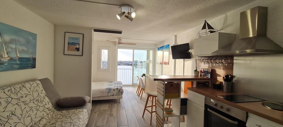 TV and multimedia, Kitchen or kitchenette, Living room, oven, pet friendly, stove