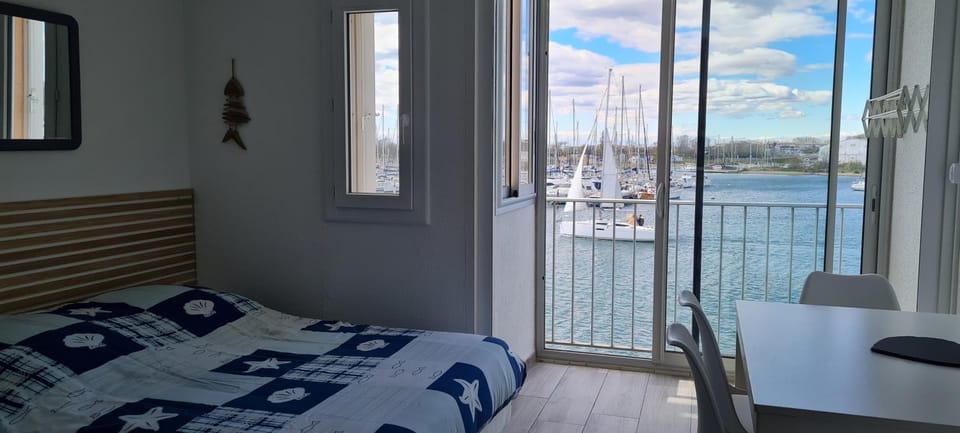 Bed, Natural landscape, View (from property/room), Balcony/Terrace, Photo of the whole room, Bedroom, Sea view