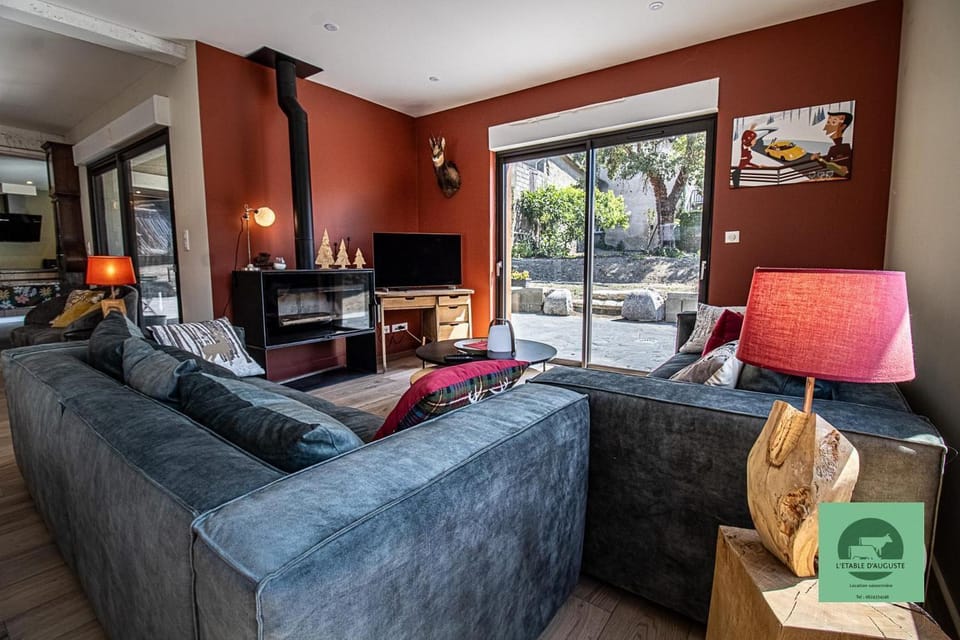 TV and multimedia, Living room, fireplace