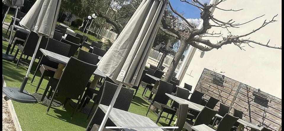 Patio, Restaurant/places to eat, Restaurant/places to eat
