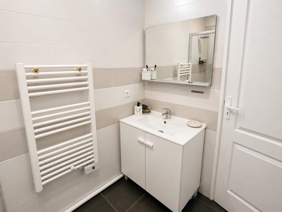 Une Jolie Chambre dans l'habitat à Paris Vacation rental in Île-de-France