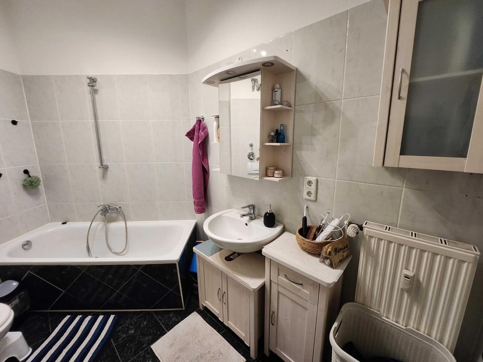 Bathroom, Bath, towels