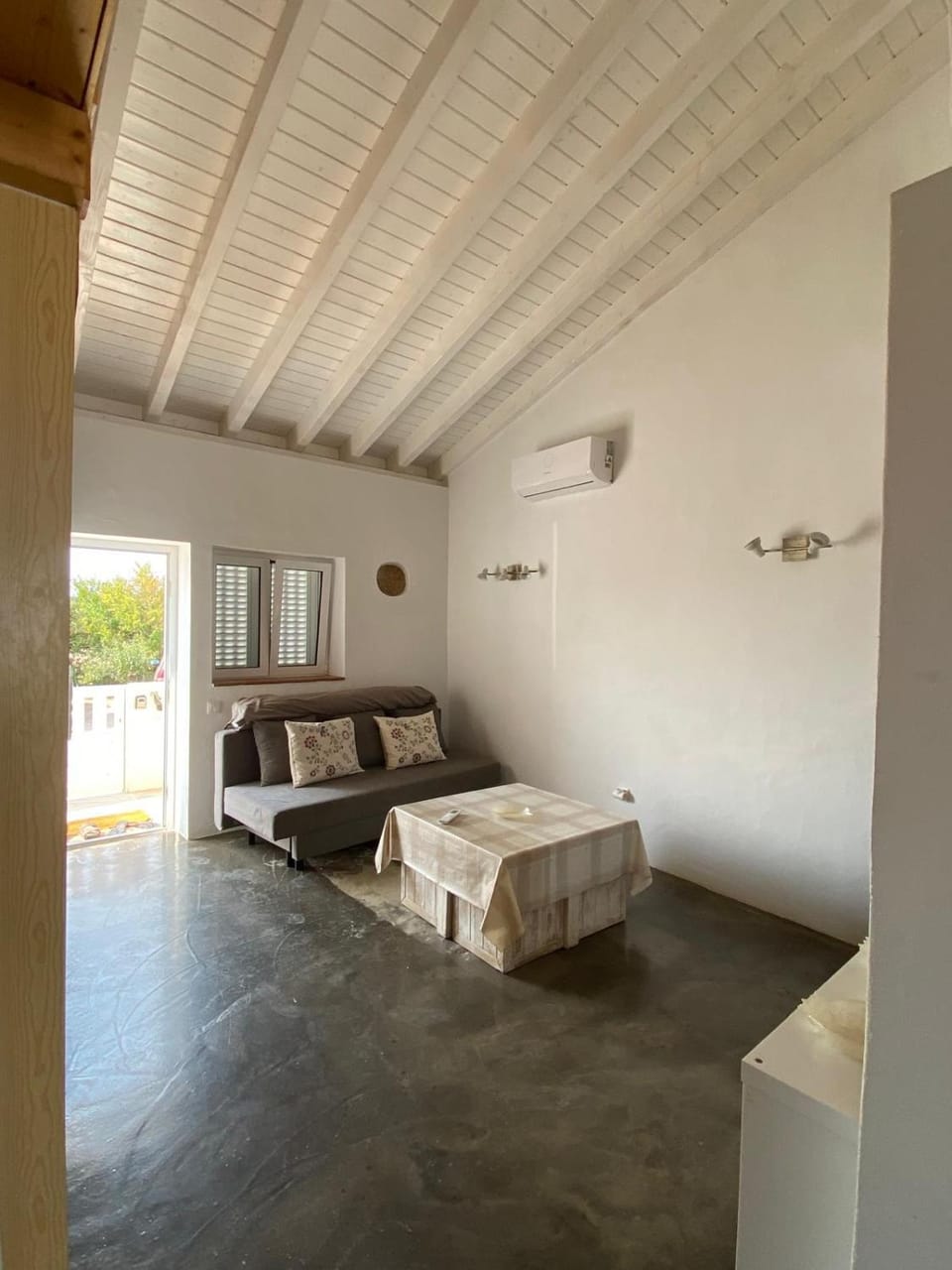 Living room, Seating area, air conditioner