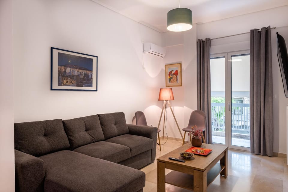 SOKOS Residence, 1' walk from Aghios Ioannis Metro Apartment in Athens
