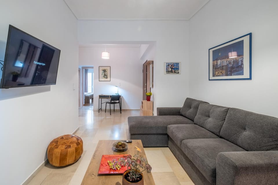 SOKOS Residence, 1' walk from Aghios Ioannis Metro Apartment in Athens