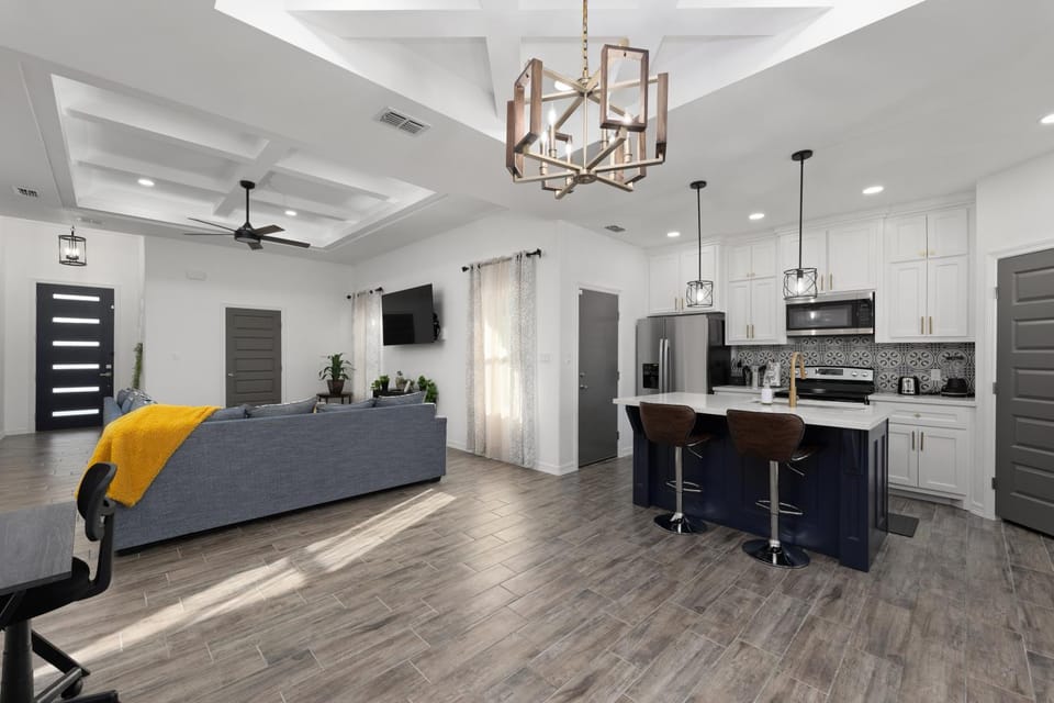 Spacious Modern 3 Bd 2Ba House with Garage and Parking House in Edinburg