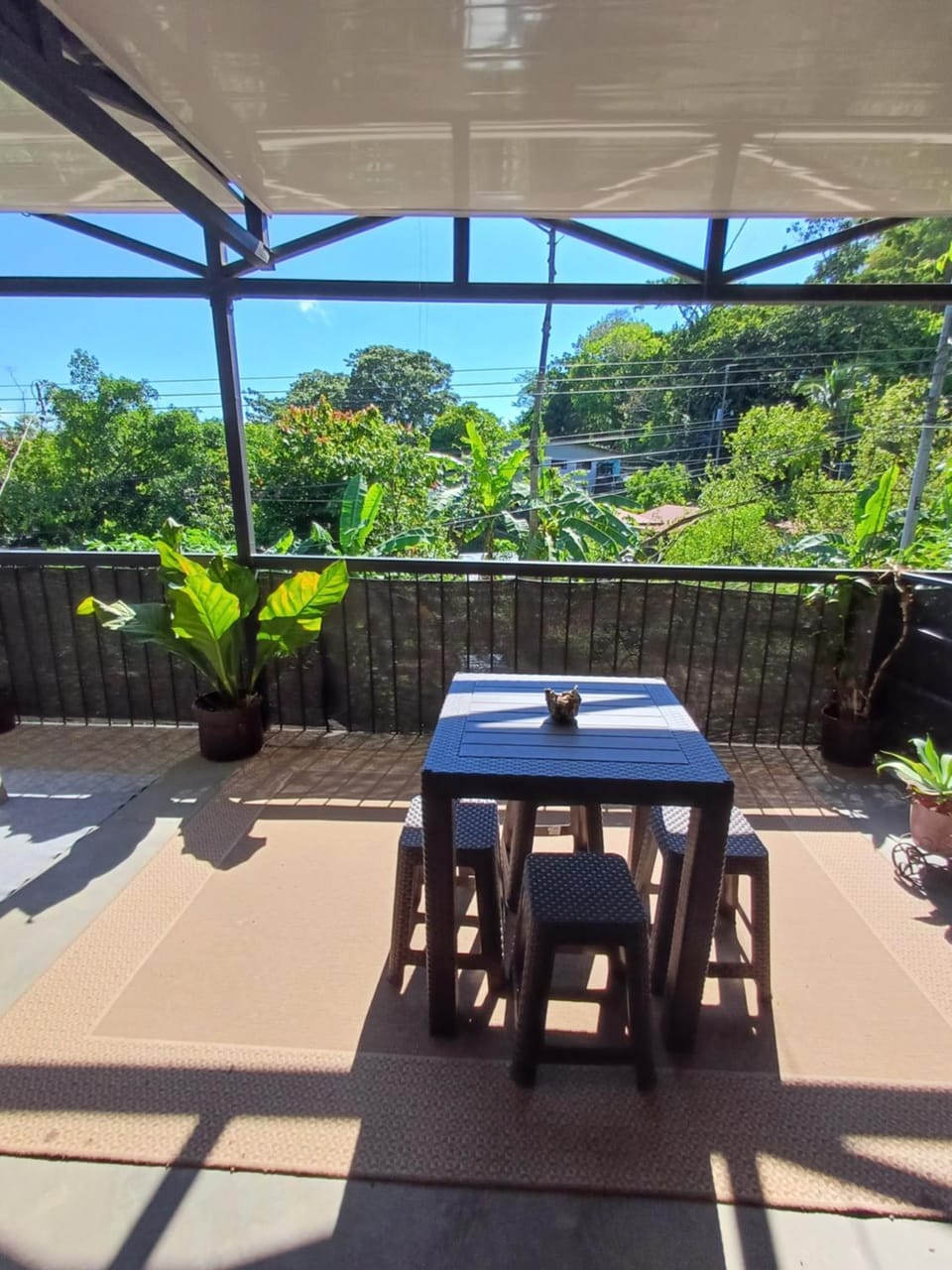 Second Floor Rose House Apartment in Quepos