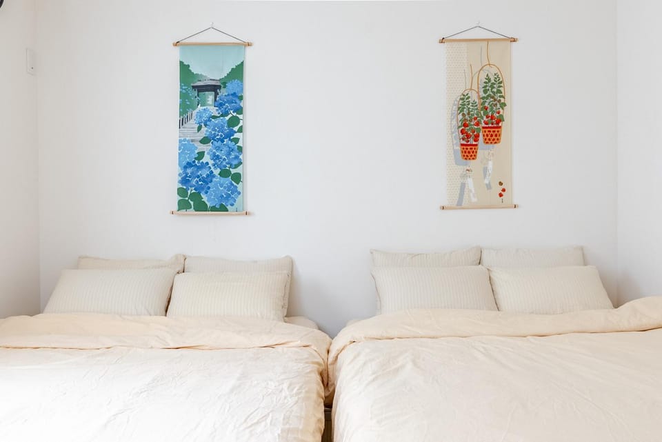 Bed, Photo of the whole room, Decorative detail, Bedroom