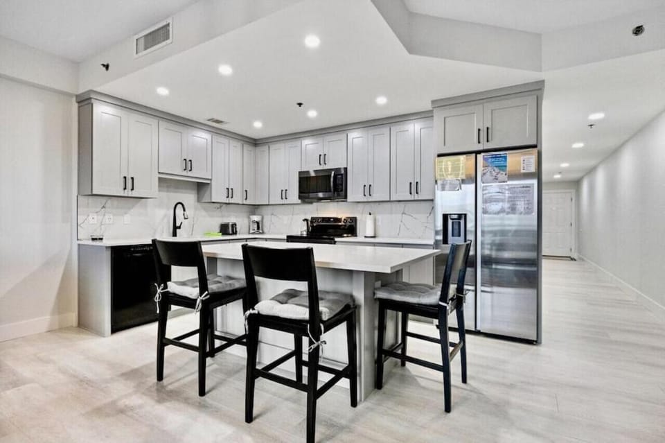 Kitchen or kitchenette, Dining area, dishwasher, pet friendly, toaster