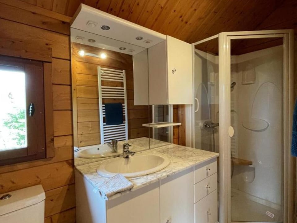 Chalet confortable en forêt avec animaux admis Apartment in Auvergne-Rhône-Alpes