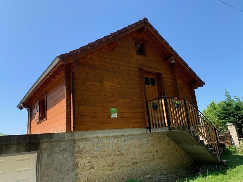 Chalet confortable en forêt avec animaux admis Apartment in Auvergne-Rhône-Alpes