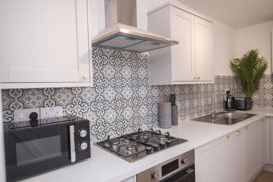 Modern 3 Bedroom Home in Central Rugby w Parking House in Rugby
