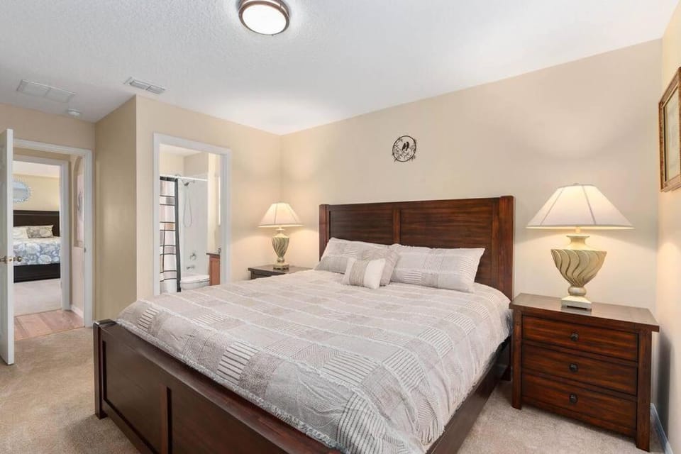 Lakeview w/8 Bedroom 5 KingSuite 3 miles to Disney Villa in Four Corners