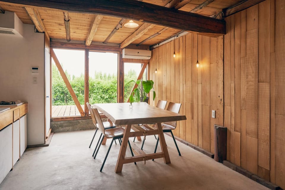 Kitchen or kitchenette, Living room, Seating area, Dining area