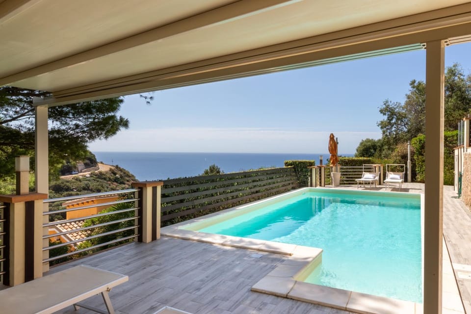 Patio, Natural landscape, View (from property/room), Pool view, Sea view, Swimming pool, sunbed
