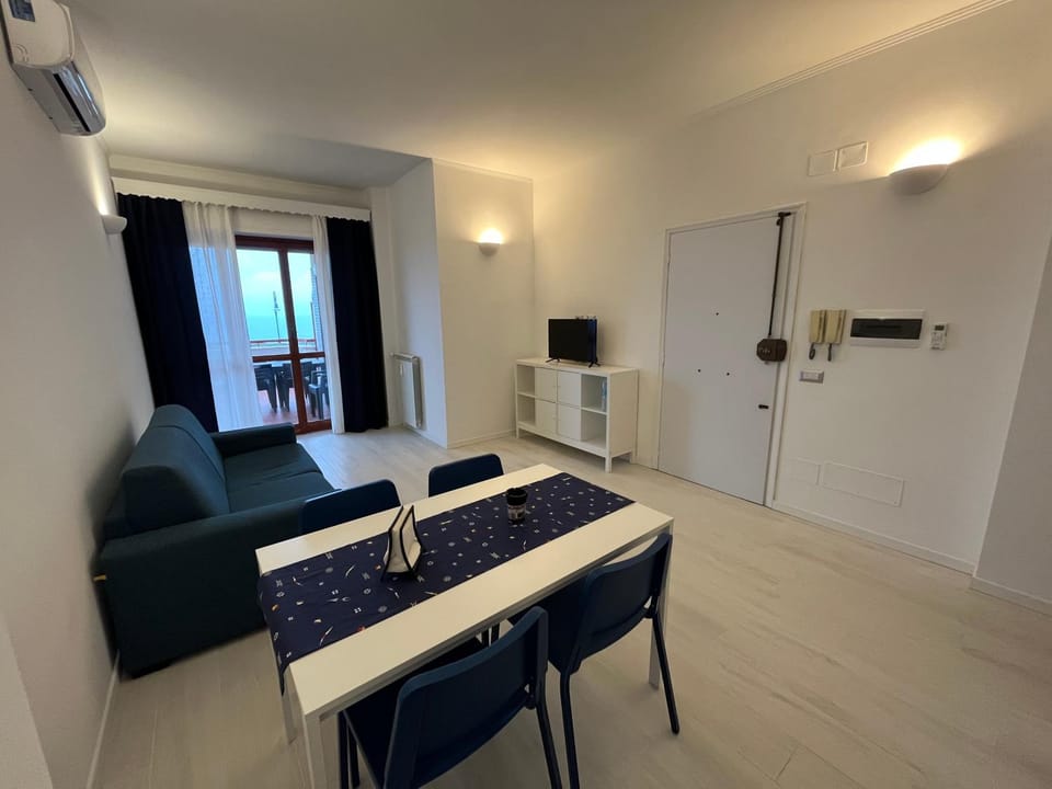 TV and multimedia, Kitchen or kitchenette, Dining area