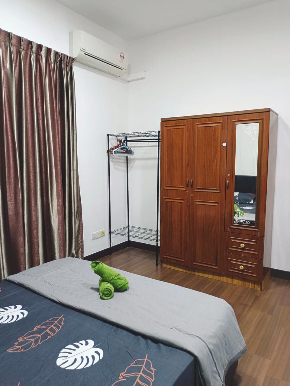 Bed, Photo of the whole room, Bedroom, wardrobe, air conditioner
