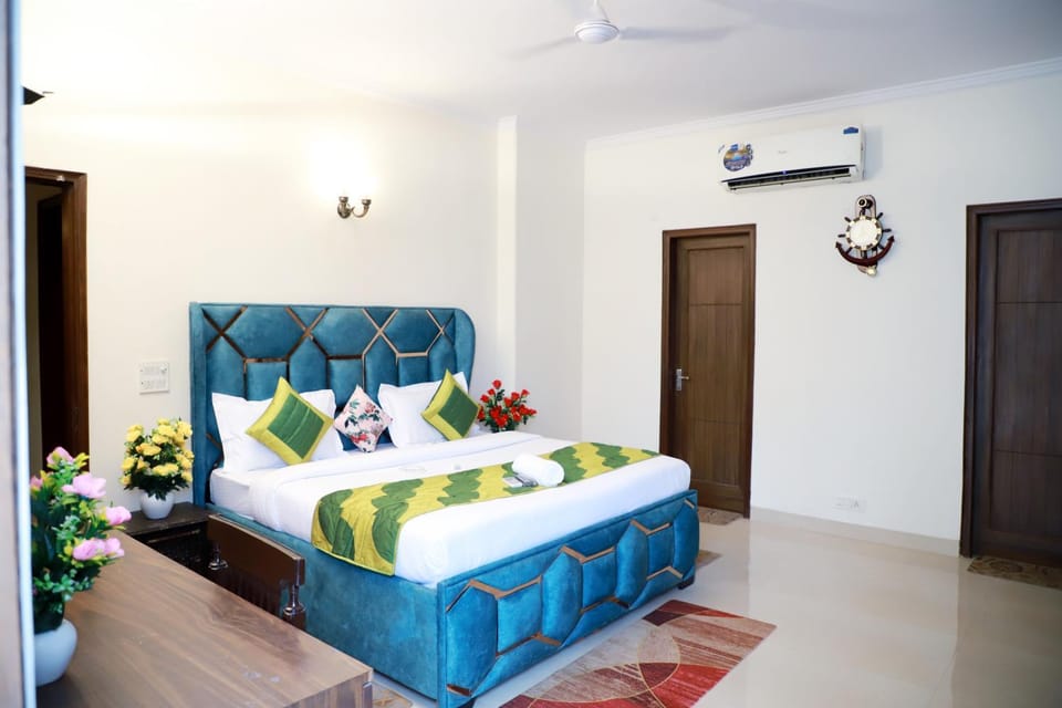 Bed, Photo of the whole room, Bedroom, air conditioner