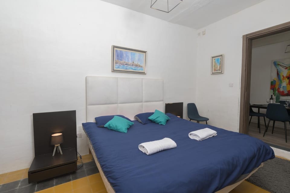 Stylish Valletta 2 bedroom City Centre Apartment with Terrace and Views Apartment in Valletta