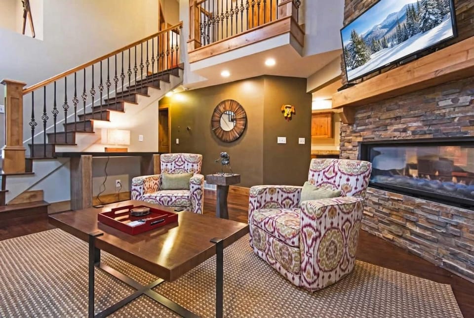 3BR Mountain Retreat Ski Hike and Private Hot Tub House in Park City