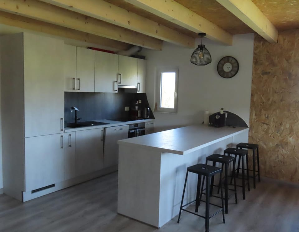 Dining area, dishwasher, pet friendly, stove
