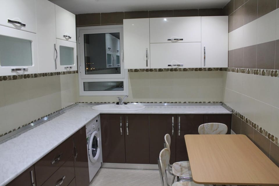 Kitchen or kitchenette, Dining area, minibar, pet friendly, stove, washing machine