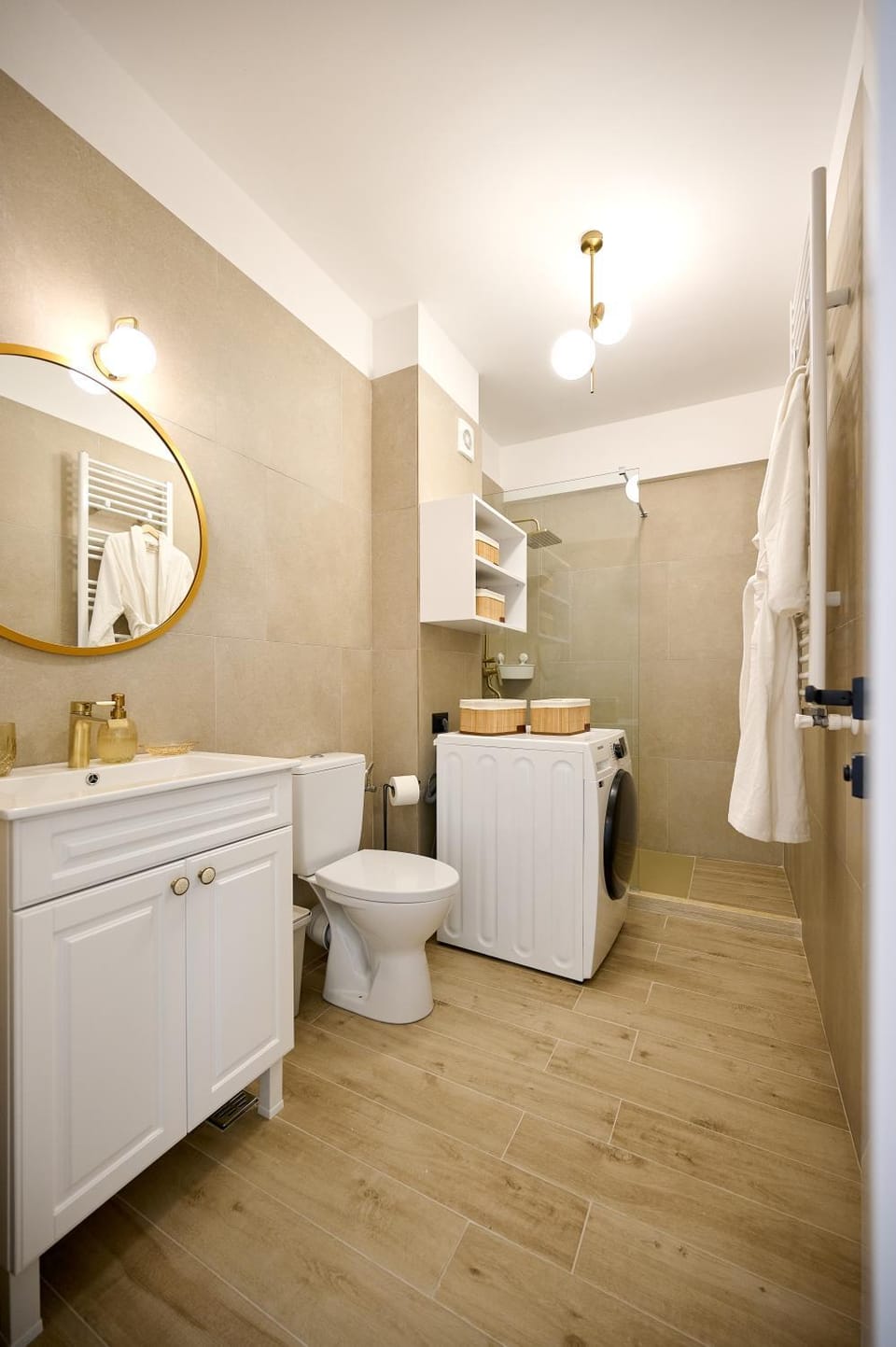 Shower, Toilet, Bathroom, towels, washing machine