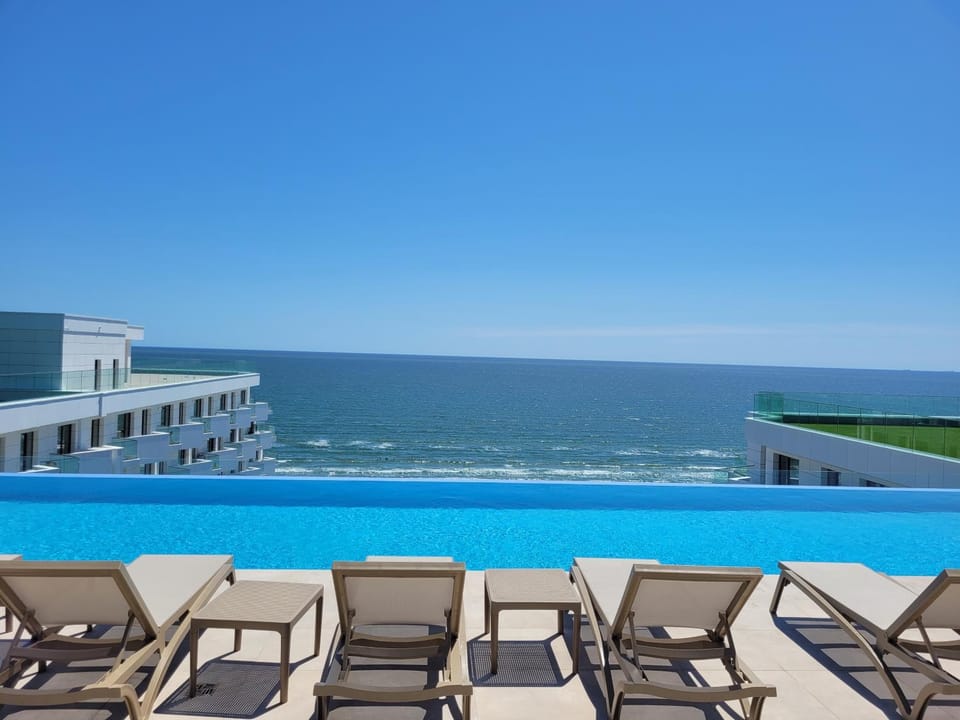 View (from property/room), Sea view, Swimming pool, sunbed