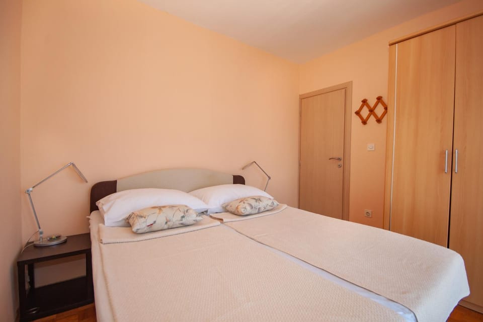 Bed, Bedroom, Sea view, wardrobe