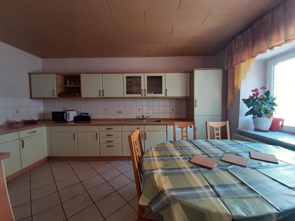 Kitchen or kitchenette, Seating area, Dining area, pet friendly, stove