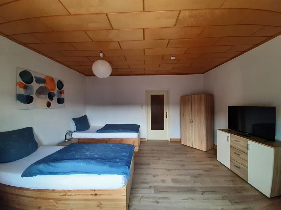 TV and multimedia, Photo of the whole room, Bedroom