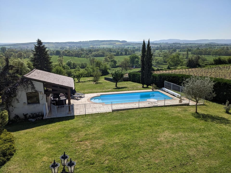 Property building, Day, Natural landscape, Garden, Garden, View (from property/room), Garden view, Mountain view, Pool view, Swimming pool, sunbed