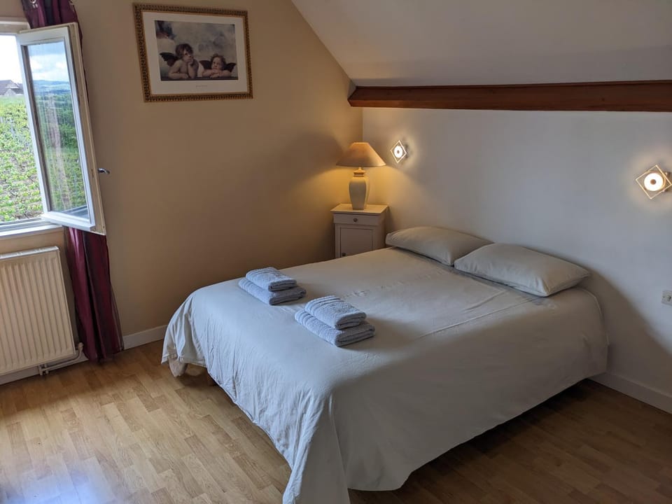 Bed, Photo of the whole room, Bedroom, towels